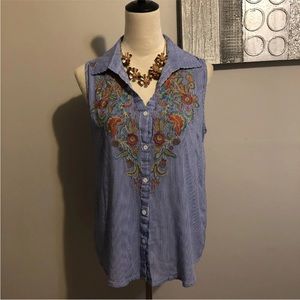 Solitaire sleeveless and striped top size M ,‎ necklace included